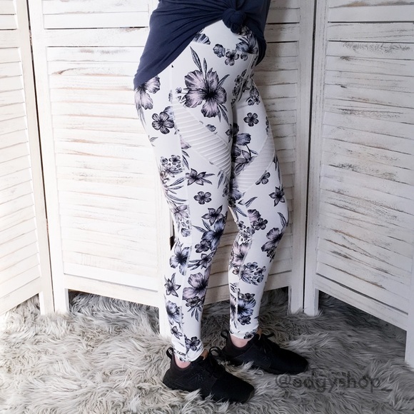 Hibiscus Ribbed Mesh Moto Legging - Picture 3 of 8